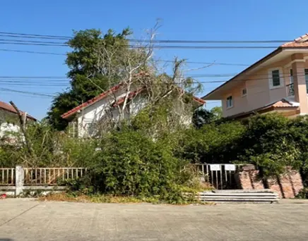 ที่ดินโฉนดเลขที่ 104544 เลขที่ดิน 146 ตำบลบึงลาดสวาย อำเภอลำลูกกา จังหวัดปทุมธานี เนื้อที่ประมาณ 82 ตารางวา พร้อมสิ่งปลูกสร้าง