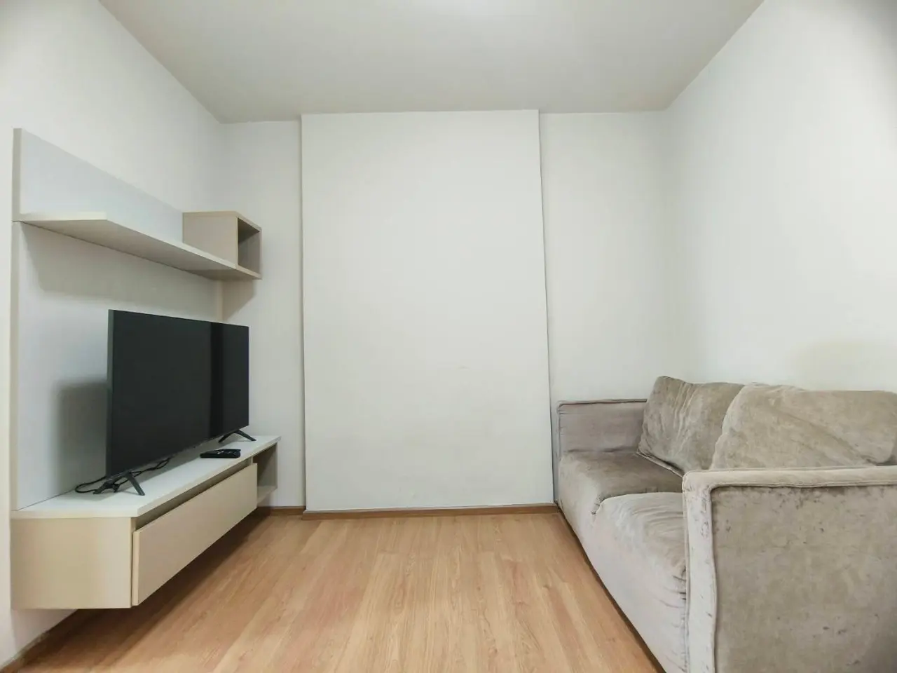 For rent D Condo Ramkhamhang 9, ready to move.