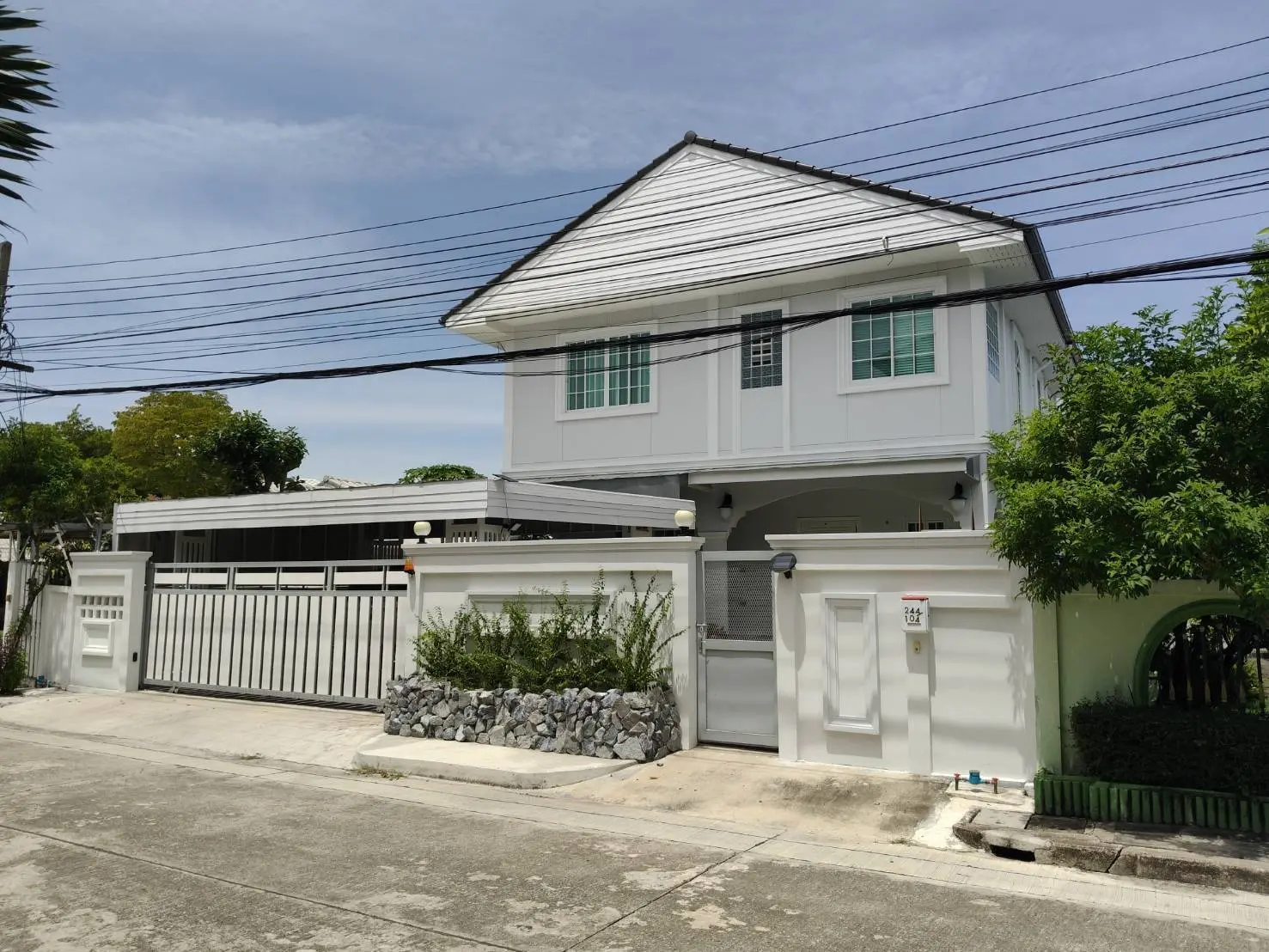 Single house for sale in Sammakorn Ramkhamhaeng 112. Beautiful house,