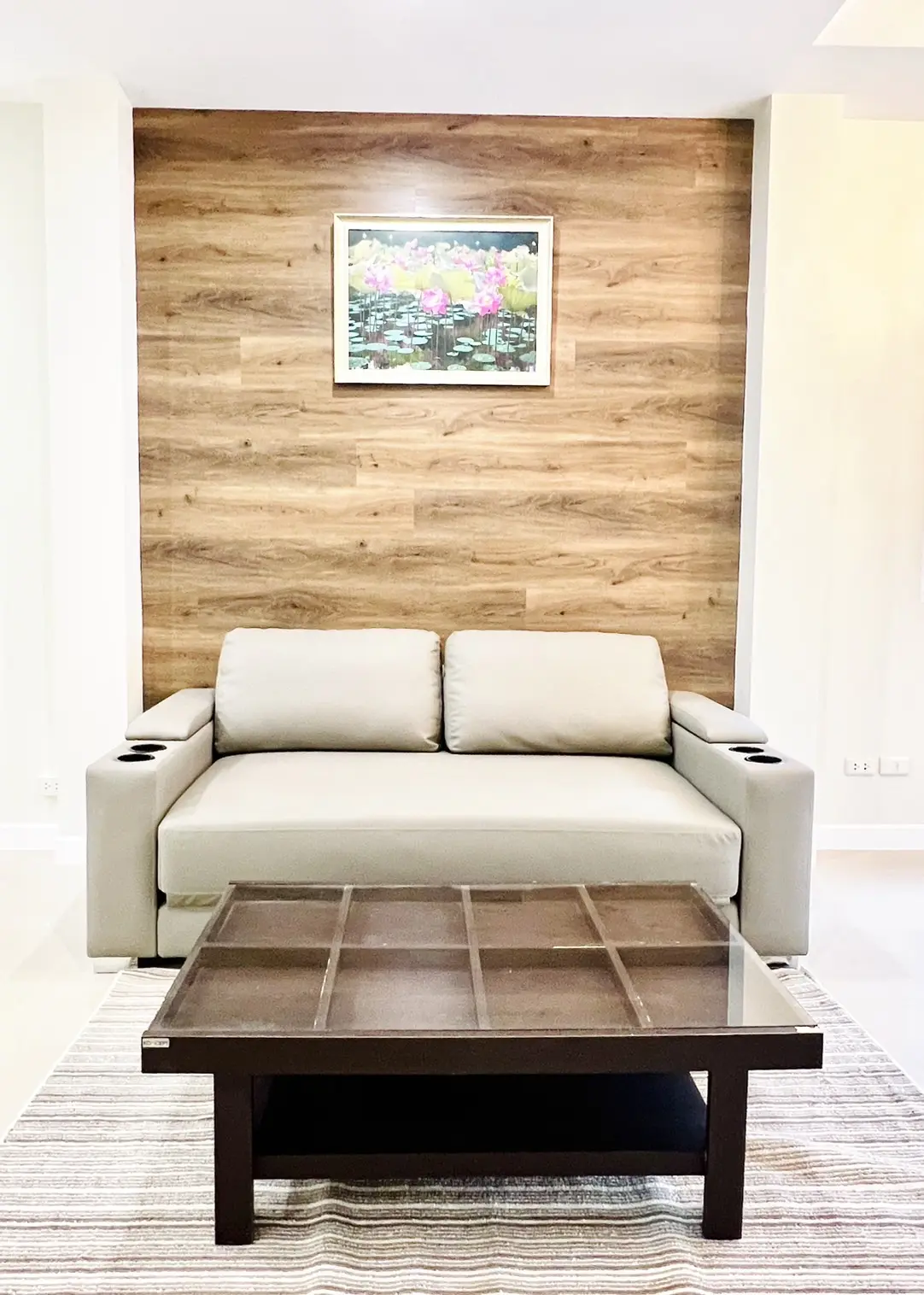 For Rent: Baan Klang Muang Srinakarin-Urbanion (Srinakarin 46/1)  Newly renovated townhome in a prime location with easy access to Paradise Park.