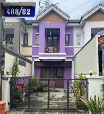 ที่ดินโฉนดเลขที่ 42467 เลขที่ดิน 144 ตำบลอ้อมน้อย อำเภอกระทุ่มแบน จังหวัดสมุทรสาคร เนื้อที่ประมาณ 17 ตารางวา พร้อมสิ่งปลูกสร้าง