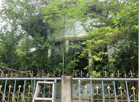 ที่ดินโฉนดเลขที่ 24036 เลขที่ดิน 1099 ตำบลท้ายหาด (บางนาจีน) อำเภอเมือง จังหวัดสมุทรสงคราม เนื้อที่ประมาณ 54 ตารางวา พร้อมสิ่งปลูกสร้าง